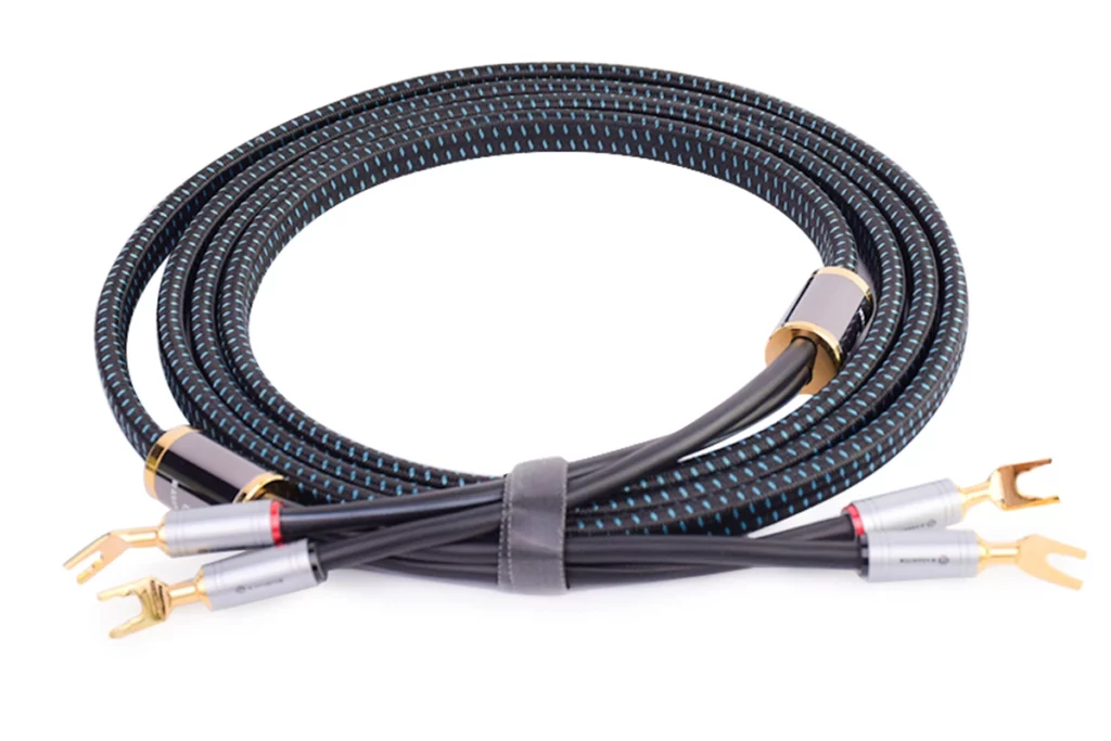 cavo audio per altoparlanti con connettore a forcella