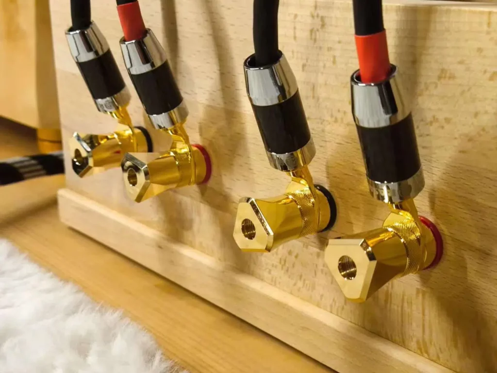 escenarios de uso del cable de altavoz con clavija de pala