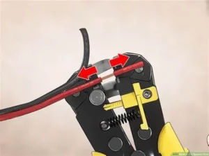 ワイヤーストリッパーを使用する スピーカーケーブルをストリップする