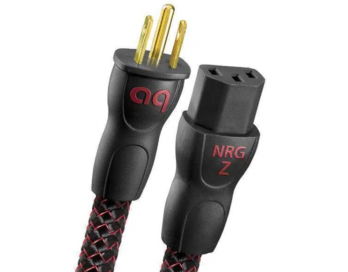 Cabo de alimentação CA de alto desempenho da AudioQuest com conetor IEC C13 de 3 pólos